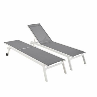 Lot de 2 bains de soleil ELSA en aluminium blanc et textilène gris. transats multi positions avec roulettes