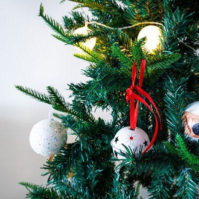 Sapin de Noël Artificiel - 450 Branches épaisses - Modèle Tallinn - H. 150 cm - Vert - 950017 - 3665549067180