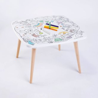 Table enfant à colorier La balade en forêt – Coloritable Les drôles de bouilles. Made in Europe. effaçable. 60x60cm. pieds ronds